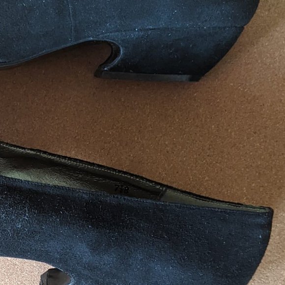 Velvety vintage 80s suede low pump with unique curved heel - Picture 7 of 10